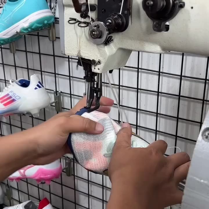 ( CÓ NHIỀU MÀU ) giày đá bóng sân cỏ nhân tạo  vp 16 e lít TF V1 ( khâu đế + tất + túi + hộp ) | BigBuy360 - bigbuy360.vn