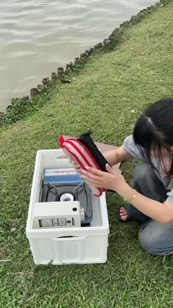 Bàn camping gấp gọn kết hợp hộp đựng đồ đa năng bằng nhựa, nắp gỗ để đi cắm trại, dã ngoại | BigBuy360 - bigbuy360.vn