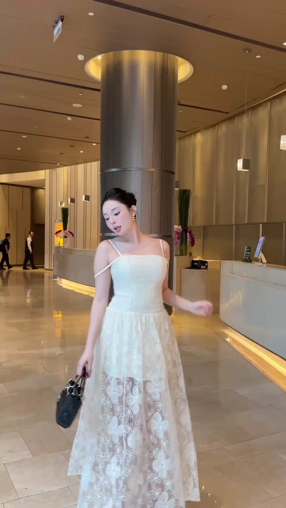 Đầm 2 dây dáng dài ren hoa đi biển đi tiệc siêu xinh Vani Dress | BigBuy360 - bigbuy360.vn