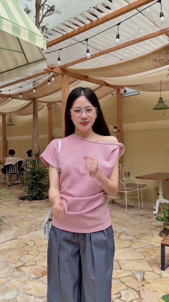XẢ HÀNG GIÁ GỐC  Áo Thun Tổ Ong Kiểu Lệch Vai, Áo Phông Ngắn Tay Basic Trơn Form Vừa, Áo Kiểu Hở Vai Nhún Eo Tuna Store | BigBuy360 - bigbuy360.vn