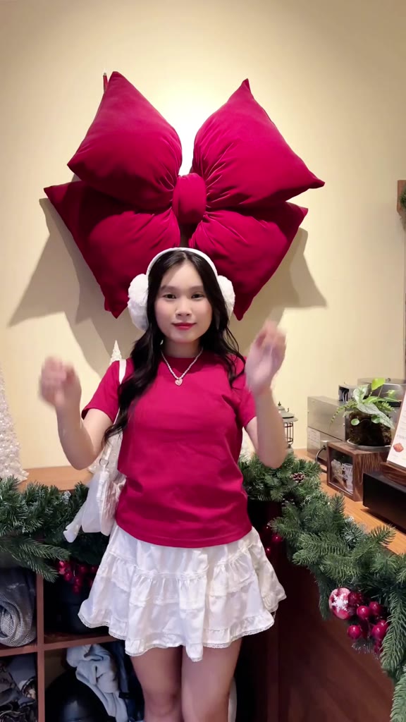 Áo Thun Babytee Mẫu Girl In Red- 100% Cotton 2C Mềm Mại, Thoáng Mát | BigBuy360 - bigbuy360.vn