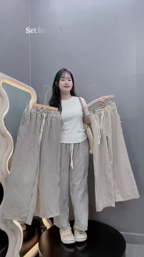 Set Kẻ Sọc Kiểu Bigsize Nữ Áo Thun Trơn Kèm Quần Dài Suông Vải Đũi Mát SET972 | BigBuy360 - bigbuy360.vn