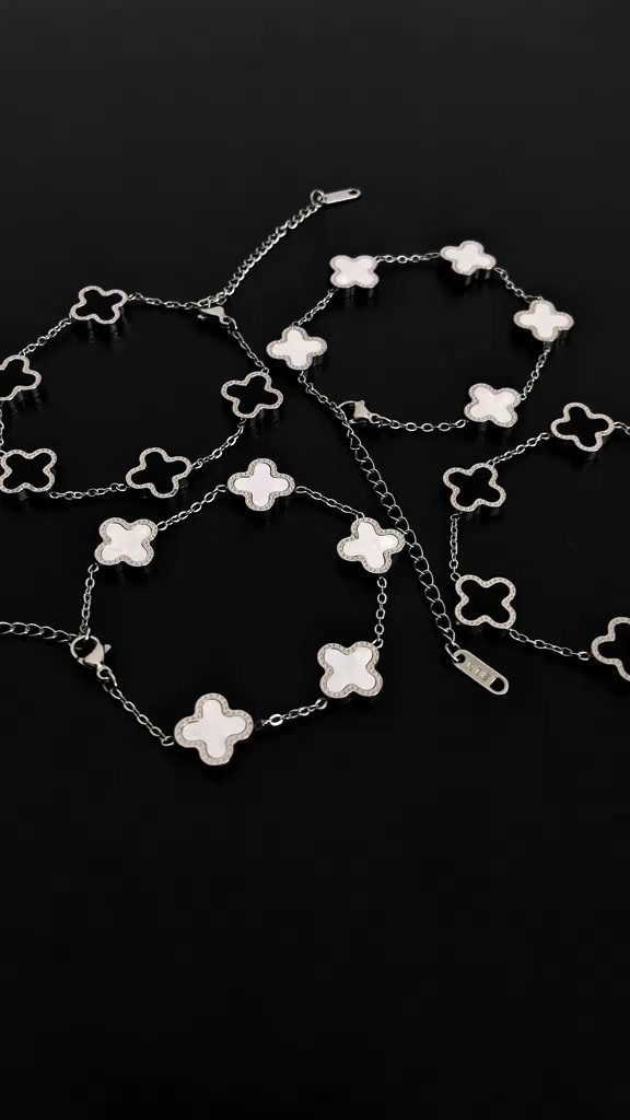 Vòng Tay Titan Cỏ 4 Lá Nam Nữ Màu Đen Trắng - Lắc Tay Cặp Phụ Kiện Hàn Quốc Thanh Lịch Y2K MakiJewely | BigBuy360 - bigbuy360.vn