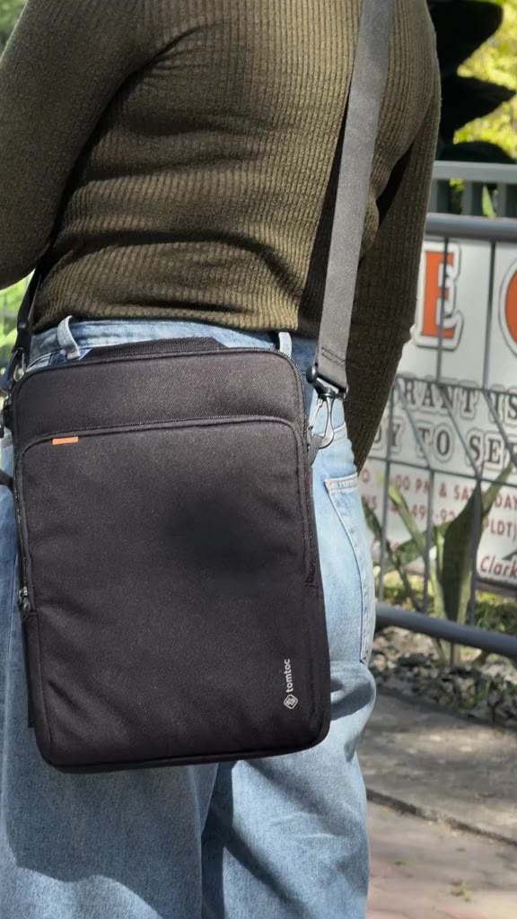 Túi đeo chéo chống sốc cho iPad/Tablet Tomtoc Shoulder Bag 360° size 11/12.9" chính hãng (B03) | BigBuy360 - bigbuy360.vn