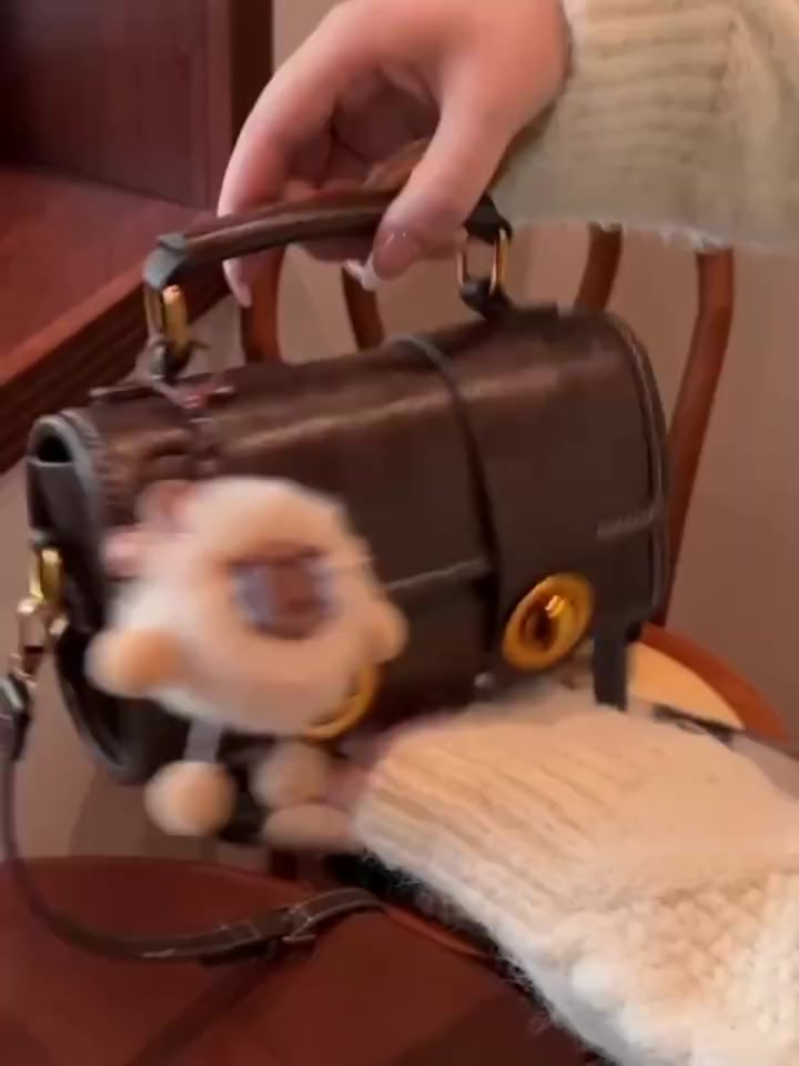 Túi xách nữ 2 dải khoá da nhăn cao cấp tặng móc gấu khóc Uyên store - DK996 | BigBuy360 - bigbuy360.vn