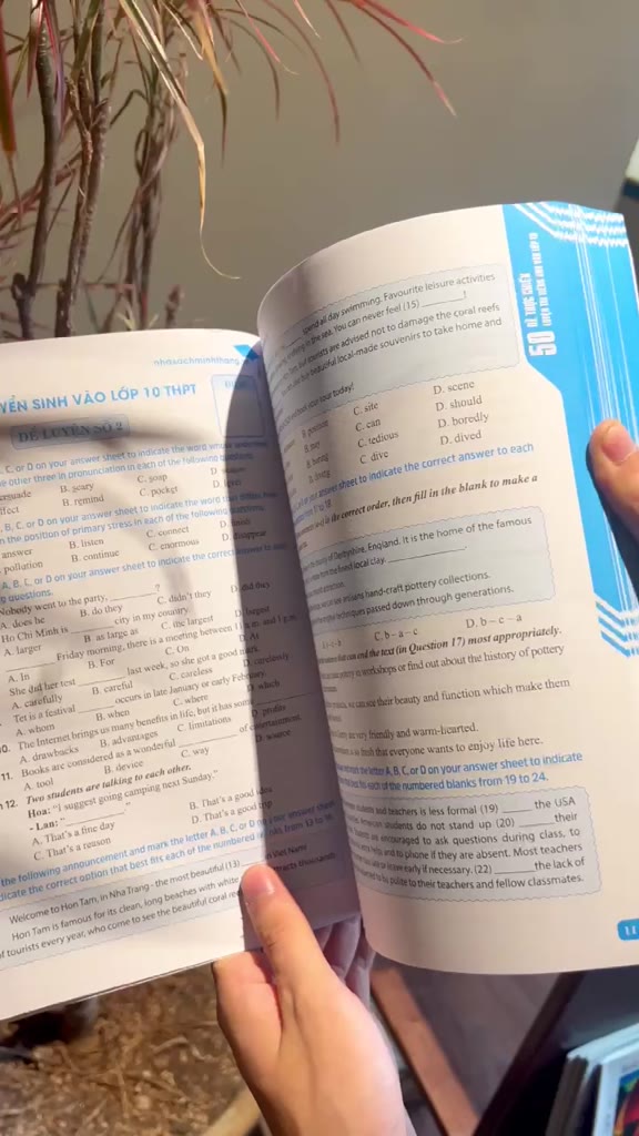 Sách - 50 Đề thực chiến luyện thi Tiếng Anh vào lớp 10 (có đáp án) | BigBuy360 - bigbuy360.vn