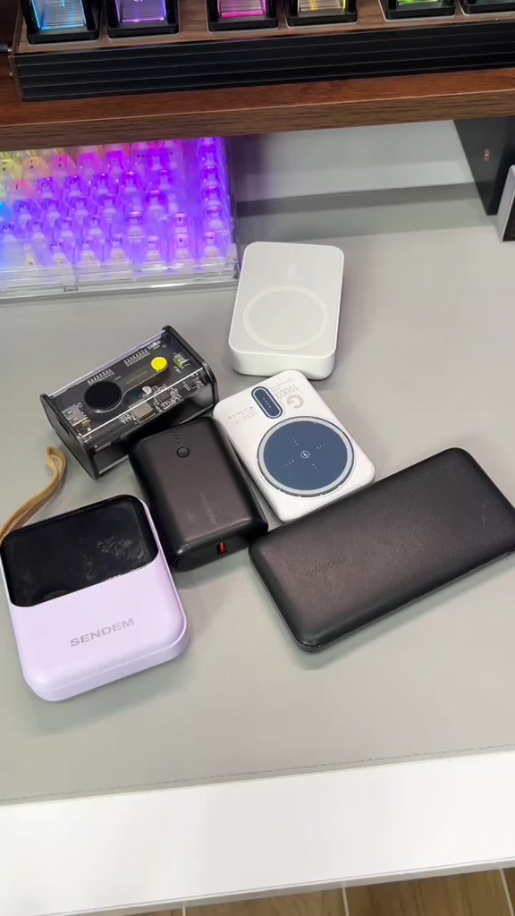 Pin sạc dung lượng 30000mah Gutek GT159 sạc nhanh 22,5w/100w có sẵn dây cho điện thoại | BigBuy360 - bigbuy360.vn