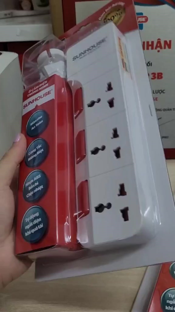 Ổ cắm điện Sunhouse SHE-OC2-3RU - 2 chấu, 3 chấu cắm, 2 sạc USB, cho phích 2 chấu và 3 chấu | BigBuy360 - bigbuy360.vn