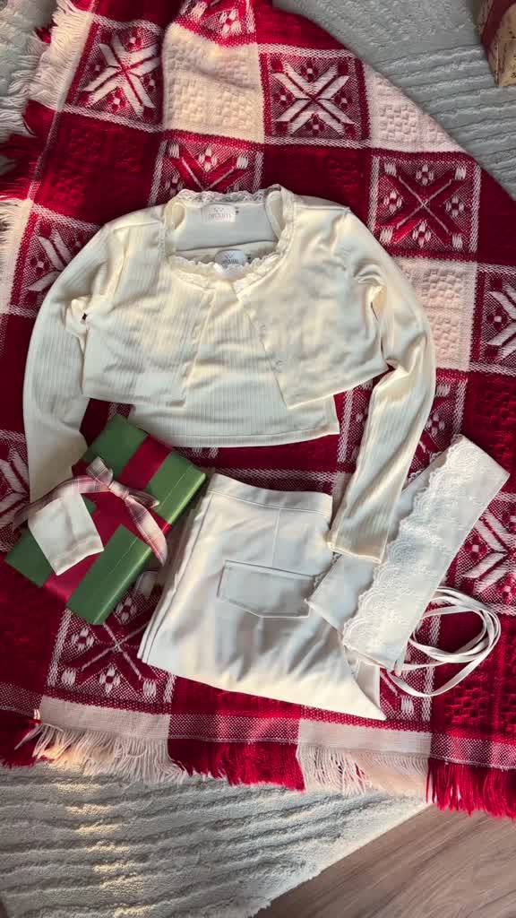 AREUM ÁO Tay Dài BUDDIES Cổ Viền Ren (Áo hai dây + Áo khoác ngoài) | BigBuy360 - bigbuy360.vn