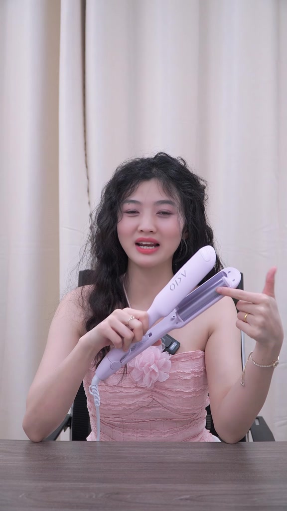Máy Uốn Tóc Hippie  AKIO BEAUTY  2 trục  26mm, Công Nghệ Ion Âm, Phủ Men Gốm, Làm Nóng Nhanh 10s | BigBuy360 - bigbuy360.vn