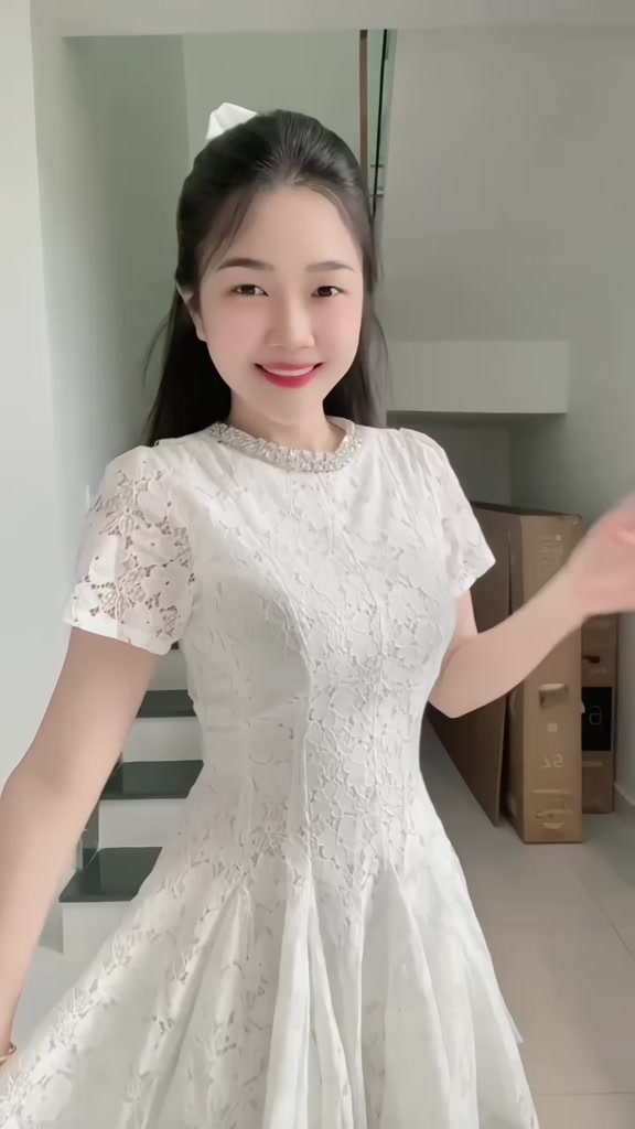 Đầm ren dự tiệc thiết kế tay ngắn xòe sang trọng Mea Dress | BigBuy360 - bigbuy360.vn