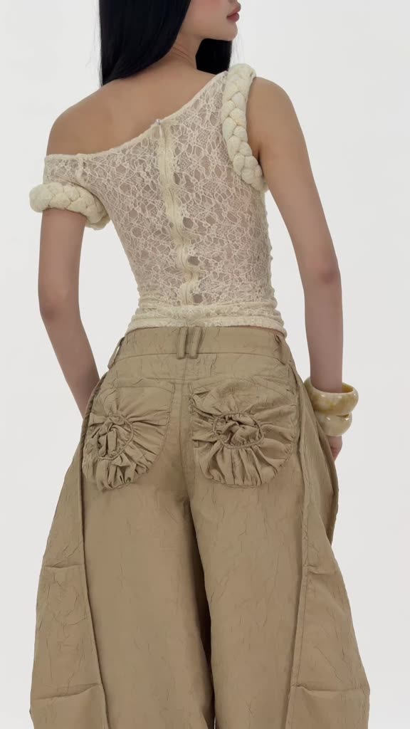 TSUN - Áo Ren Nữ Lệch Vai Trễ Vai Thêu Hoạ Tiết Hoa Lan Màu Be Ôm Body Gợi Cảm Sang Chảnh | BigBuy360 - bigbuy360.vn