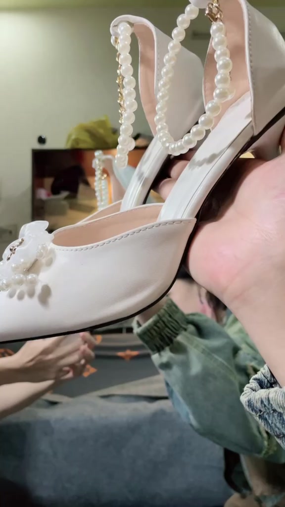 Giày cao gót nữ GSC135 cao 7 phân,giày đi tiệc nữ có ba màu trắng,kem, đen sang trọng trẻ trung | BigBuy360 - bigbuy360.vn