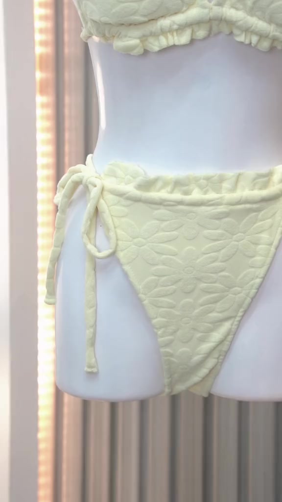 Bikini 2 mảnh đi biển hoa nổi viền bèo dễ thương sẵn đệm mút, Đồ đi bơi dễ thương 2 màu hồng,vàng <55kg - Mã H05 | BigBuy360 - bigbuy360.vn