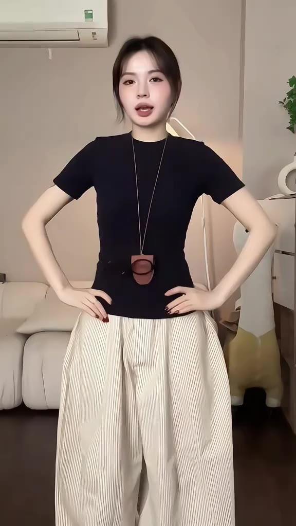 Áo thun nữ tay ngắn ôm body chất vải cotton lông mịn co giãn dáng basic A222 SUTANO | BigBuy360 - bigbuy360.vn