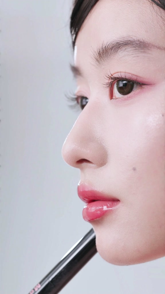 Son thạch Mooekiss bổ sung tinh chất Double Peptide dưỡng ẩm, giúp môi mềm mịn và lên màu tự nhiên 2.2g | BigBuy360 - bigbuy360.vn