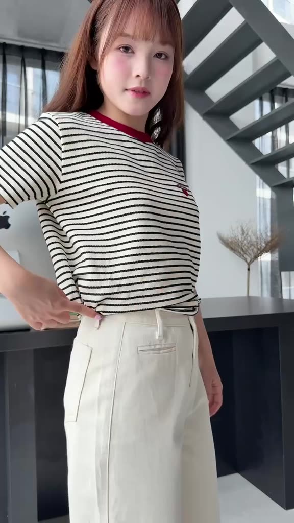 Áo thun sọc ngang tay ngắn nữ thêu chữ THE C.I.U, áo phông cotton freesize basic trẻ trung dễ phối đồ - Mia Tee | BigBuy360 - bigbuy360.vn
