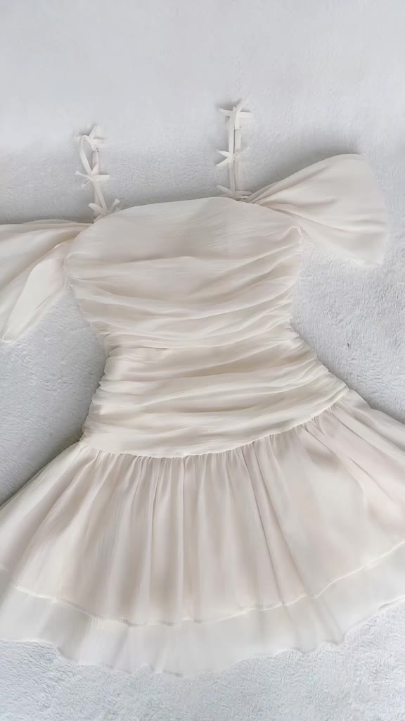 Váy Trễ Vai Phối 2 Dây Đính Nơ Cúp Ngực Nhún Eo Dáng Ngắn Xòe 2 Tầng Kèm Quần Bảo Hộ | BigBuy360 - bigbuy360.vn