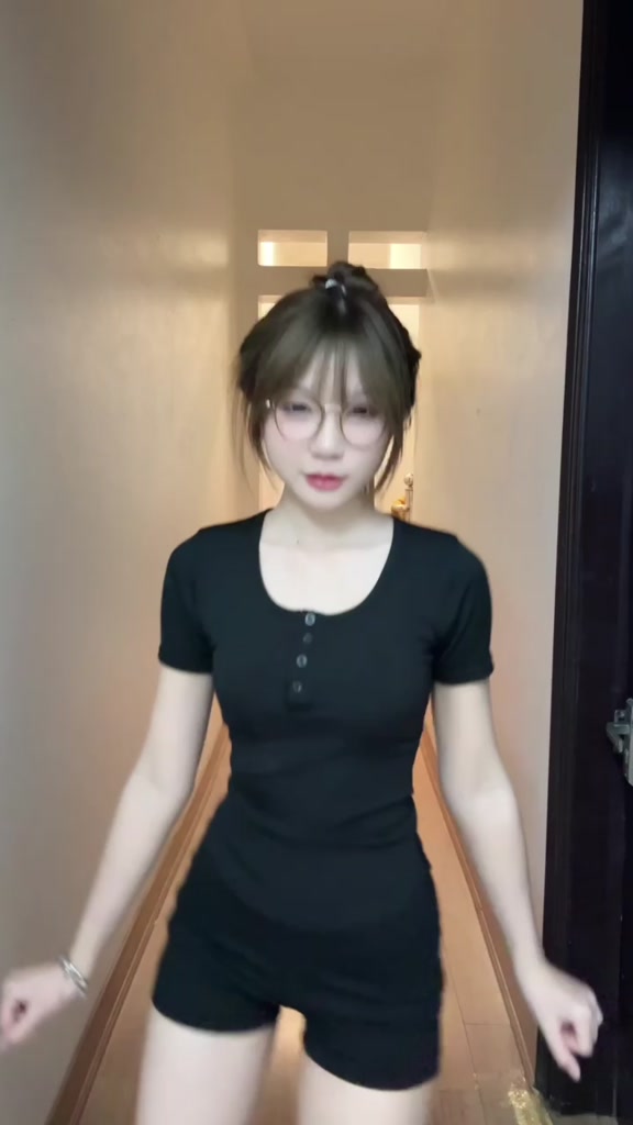 Áo thun nữ ôm body Coolme, áo kiểu nữ vạt bầu ngắn tay có cúc cổ cúp ngực chất thun tăm phong cách Hàn Quốc-GCC | BigBuy360 - bigbuy360.vn