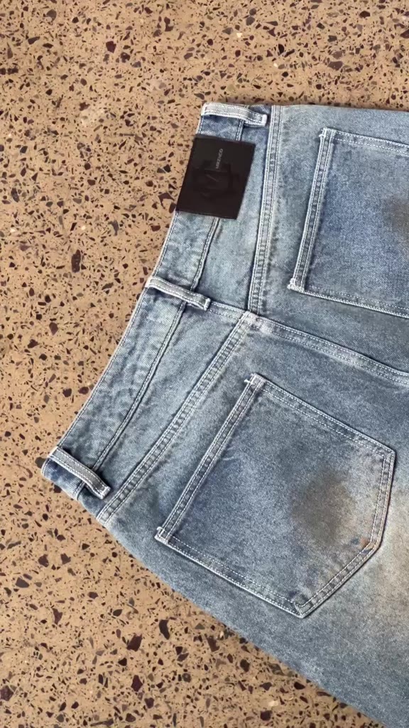 Quần jean unisex MIKENCO Ripped Baggy Jeans | BigBuy360 - bigbuy360.vn