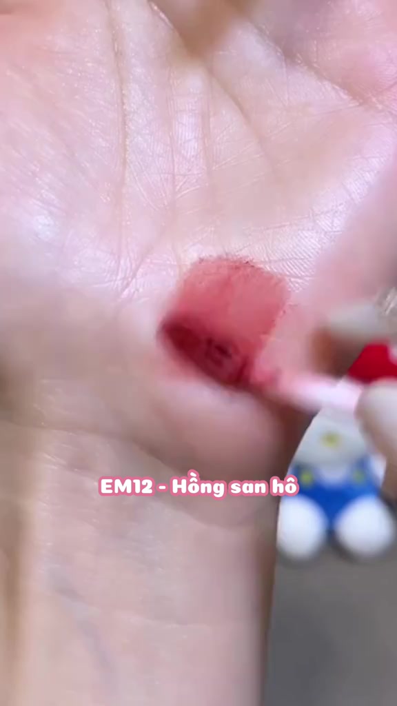 Son Bùn Nữ Chính INTO YOU Lì Mịn Son Trang Điểm Che Khuyết Điểm Môi Lâu Trôi Không Dính Cốc 2g | BigBuy360 - bigbuy360.vn