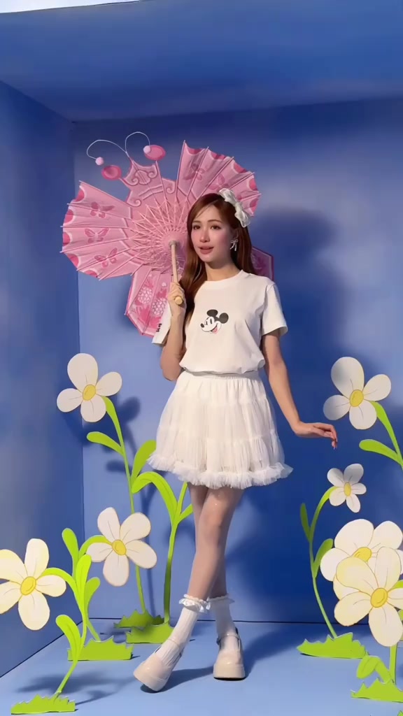 Áo Phông Baby Tee ECOCHIC x HÒA MINZY MICKEY MUNCH Chính Hãng Bản Quyền Disney MICKEY COLLECTION BB008 | BigBuy360 - bigbuy360.vn