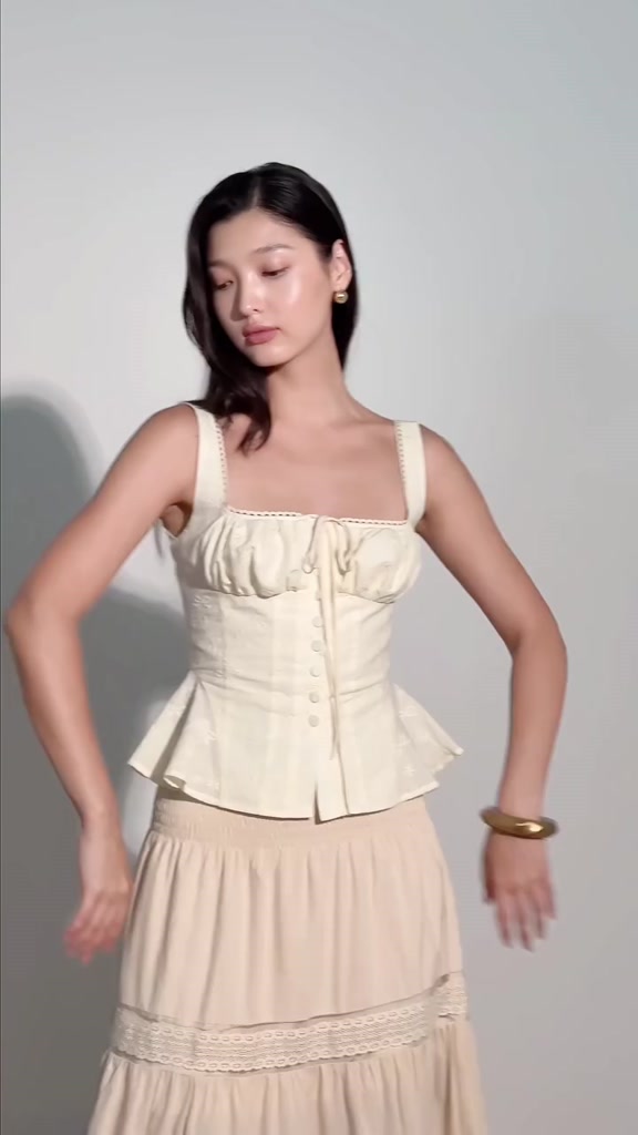Áo kiểu 2 dây OLV croptop đi biển Gwyneth Top 2 màu | BigBuy360 - bigbuy360.vn