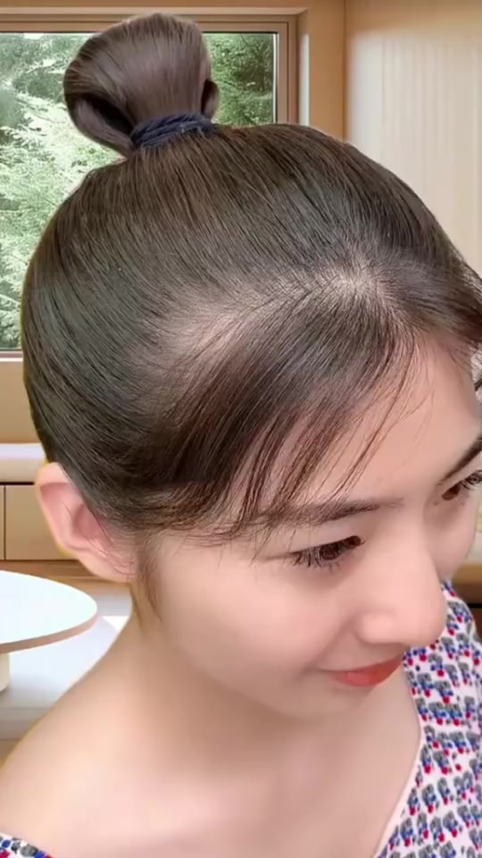 Cây mascara chuốt tóc con thần thánh chải tóc vào nếp gọn gàng, cố định và tạo kiểu tóc. | BigBuy360 - bigbuy360.vn