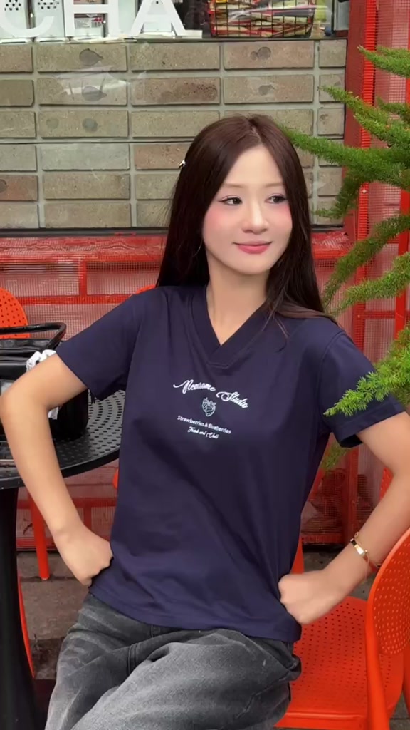 Áo Thun V-Neck Baby Tee Strawberries Local Brand NEVASOME 7 Màu Basic Cotton 230 gsm Nữ Top Cổ V | BigBuy360 - bigbuy360.vn