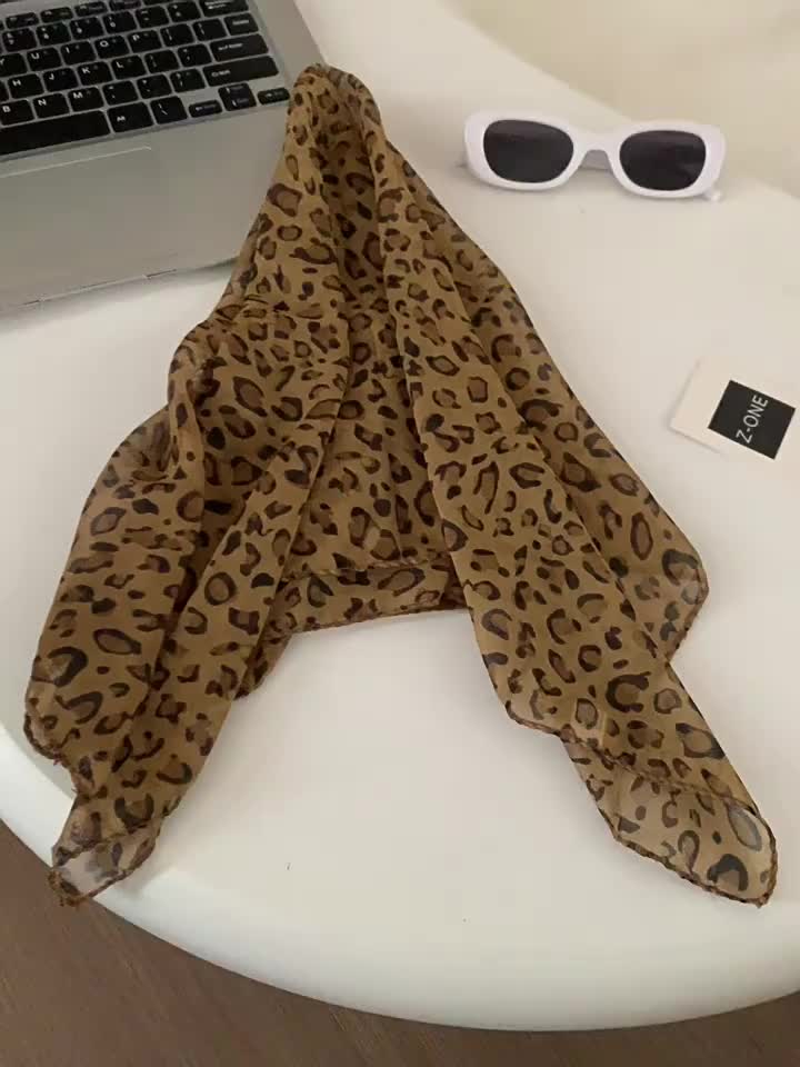 Khăn Trùm Đầu Họa Tiết Da Báo Vải Voan Nhẹ Thoáng size 62x62, Khăn Trùm Đầu Phong Cách Hip Hop Châu Mỹ - K05 | BigBuy360 - bigbuy360.vn