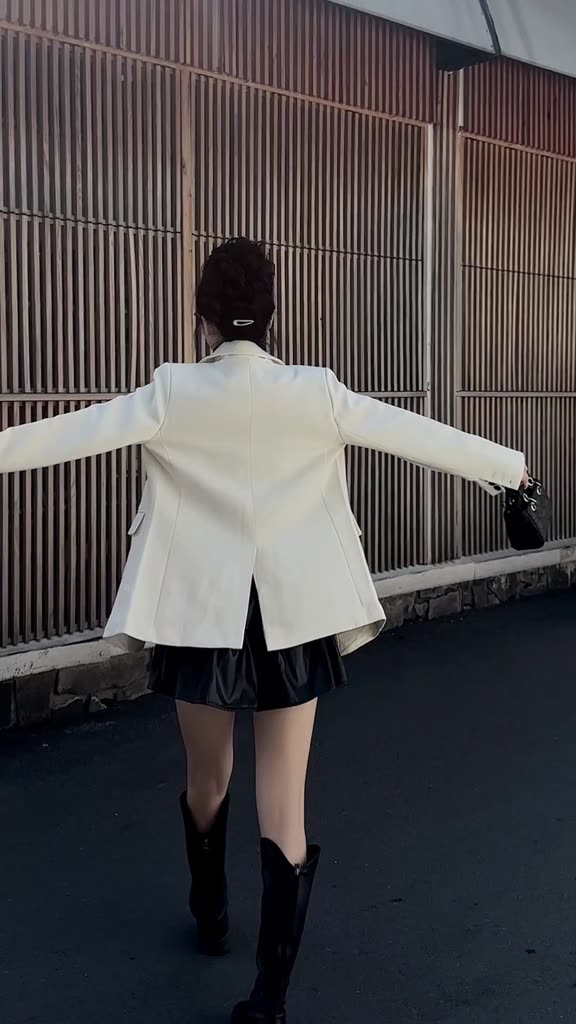 Áo khoác blazer nữ Mely Fashion form rộng dài tay phong cách Hàn Quốc trẻ trung tôn dáng dễ phối đồ có lớp đệm vai ASM45 | BigBuy360 - bigbuy360.vn