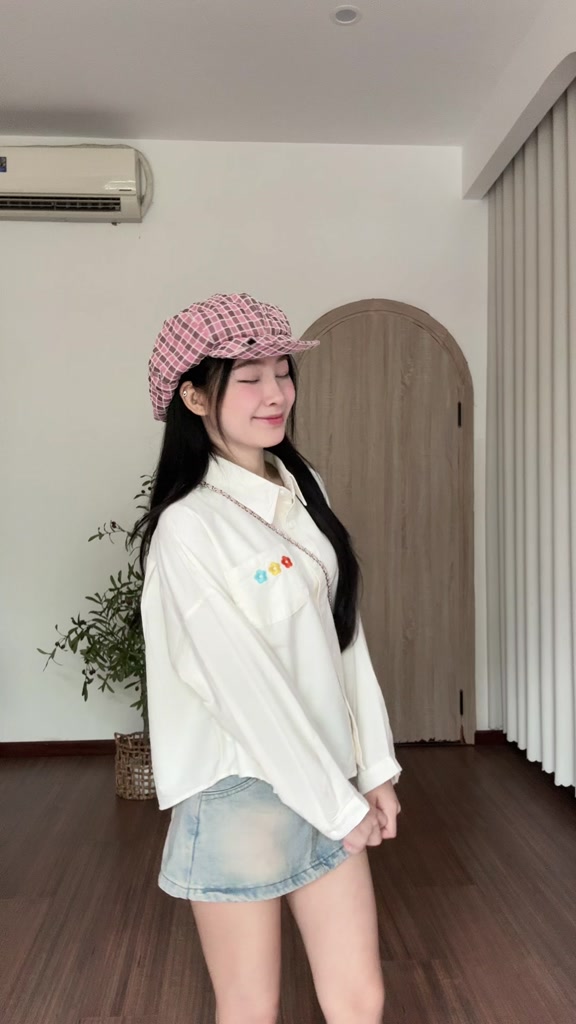 Áo sơ mi nữ dáng ngắn Lilla Top Togo Clothing Form rộng tay dài thêu hoa thanh lịch cá tính | BigBuy360 - bigbuy360.vn