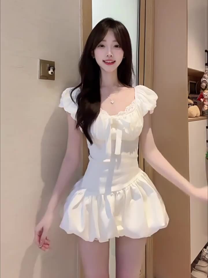 Váy Bí Tay Phồng Tiểu Thư Đính Nơ Ngực Cổ Áo Phối Ren Thiết Kế Ôm Eo Chất Vải Lụa Hàn Có Sẵn Mút Ngực | BigBuy360 - bigbuy360.vn