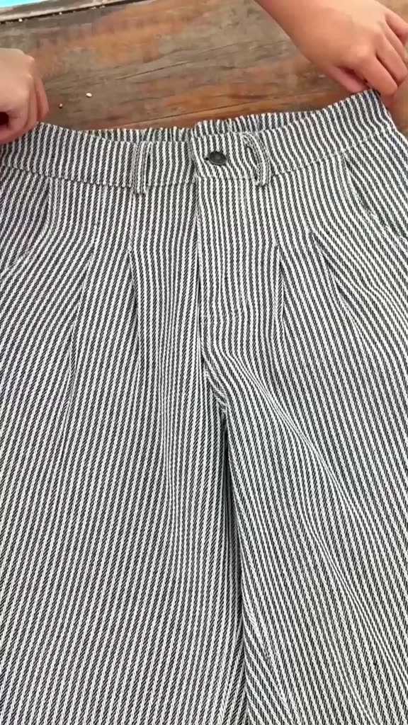 Quần Kẻ Sọc Ống Cong NOCTURNAL Stripe Curved Pants Kaki Jeans Unisex Nam Nữ Local Brand | BigBuy360 - bigbuy360.vn