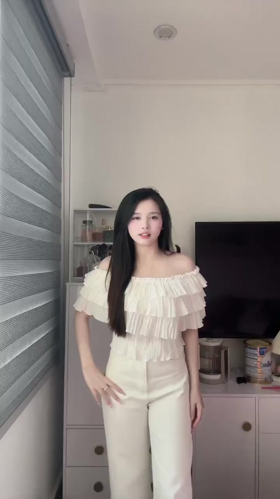 [MẶC 4 KIỂU] Áo Kiểu Nữ Trễ Vai Croptop Nhún 3 Tầng PUDDING TOP - Áo Lệch Vai | BigBuy360 - bigbuy360.vn