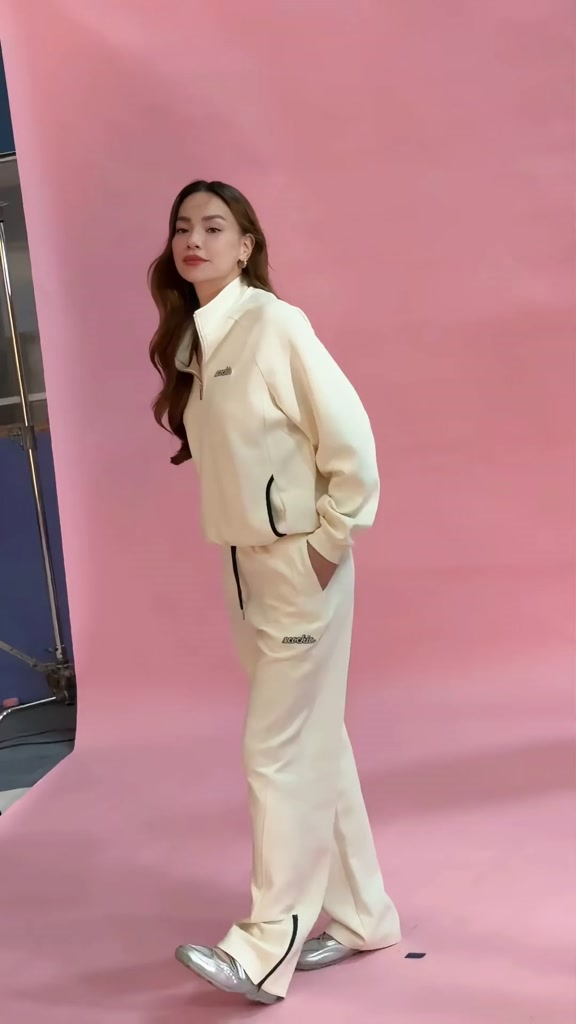 Set Bộ Nỉ Mịn ECOCHIC FORMLINE SET Khoá Áo Halfzip Quần Ống Suông Phối Viền Cao Cấp Chính Hãng HNH B198 | BigBuy360 - bigbuy360.vn