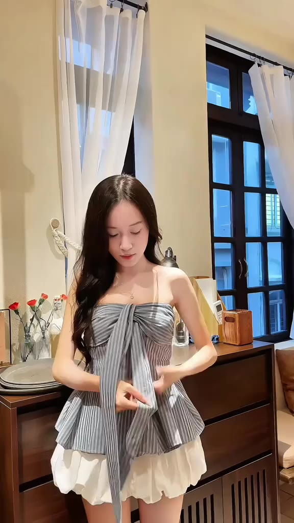 Áo kẻ thắt dây ngực chiết eo tay bo chun có cúc tháo rời IVORY TOP | BigBuy360 - bigbuy360.vn