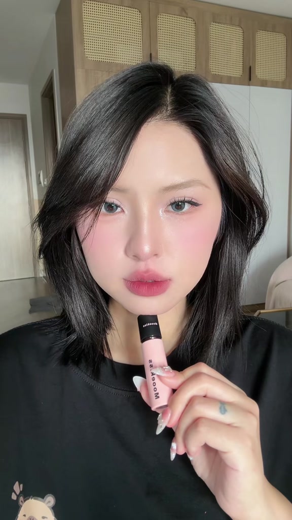 Son Kem Lì Mooekiss Velvet Lip Mud Nắp Đen Chất Nhung Bùn Lì V6 Đỏ Hồng, V15 Hồng Đất | BigBuy360 - bigbuy360.vn