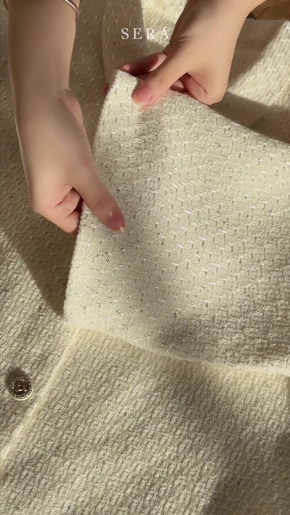 SERA - Set áo dáng xoè tay lỡ đính cúc gấu và chân váy xếp ly dạ tweed YERI | BigBuy360 - bigbuy360.vn