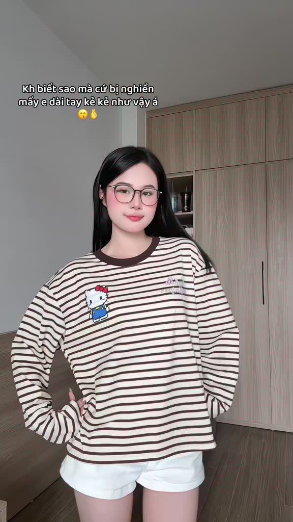 HABO.STORE18 Áo Thun Tay Dài Sọc Ngang Thun Bozip QC Long Sleeve Boxy Form Rộng Cổ Tròn Hello Kitty Unisex Nam Nữ Basic | BigBuy360 - bigbuy360.vn