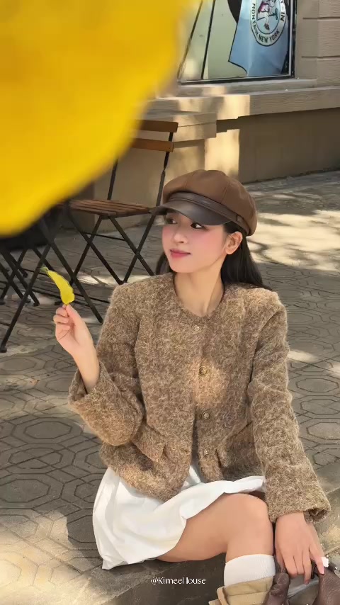 Áo Khoác Dạ Tweed Kiểu Nữ 2 Lớp Có Đệm Vai Dáng Ngắn Basic Chi Tiết Cổ Tròn Cúc Đồng Mùa Thu Đông Kimee - KA688 | BigBuy360 - bigbuy360.vn