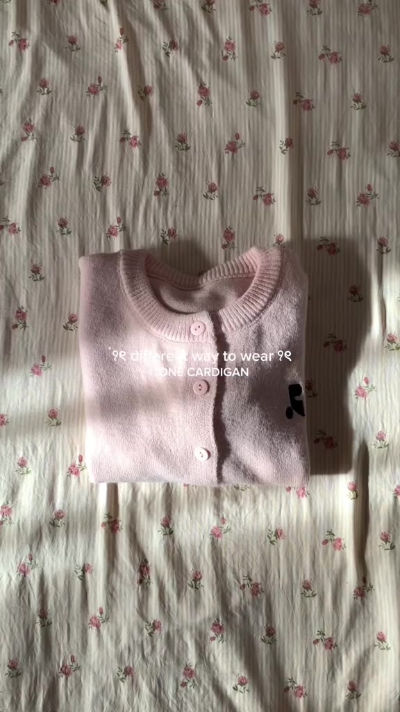 Áo Khoác Cardigan Nữ 𝑪𝒐𝒓𝒓𝒊𝒏𝒆 Áo Cardigan Len Boxy Lửng Nữ Tính Mùa Thu 2 Màu Hồng Pastel/ Trắng Kem | BigBuy360 - bigbuy360.vn