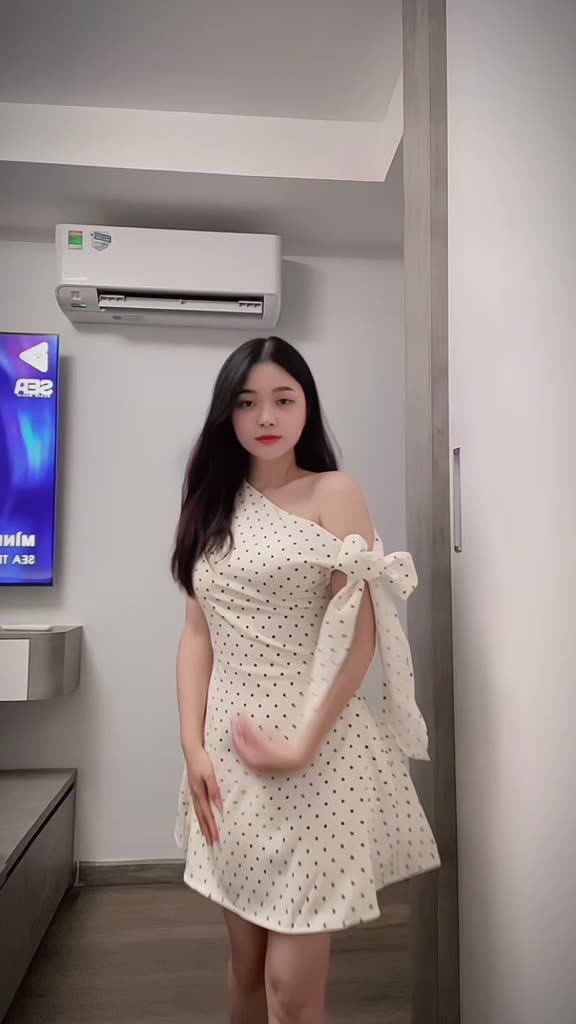 (CÓ BIG SIZE) Đầm lệch vai chấm bi buộc nơ duyên dáng Maison Dress | BigBuy360 - bigbuy360.vn