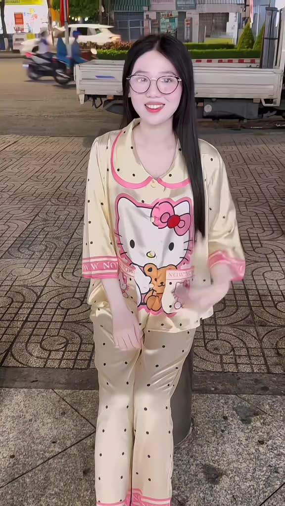 Đồ Ngủ Cổ Sen Q5 Kim Thanh - Pijama Lụa Latin Tay Dài Mát Mịn Hình In Sắc Nét Size 40-75kg | BigBuy360 - bigbuy360.vn