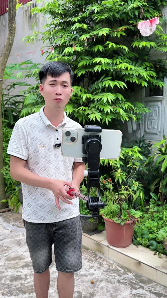 Tripod Điện Thoại AI C22 Kiêm Gimbal Xoay 360 Độ Chống Rung Theo Dõi Chuyển Động Nâng Cấp 2026 | BigBuy360 - bigbuy360.vn