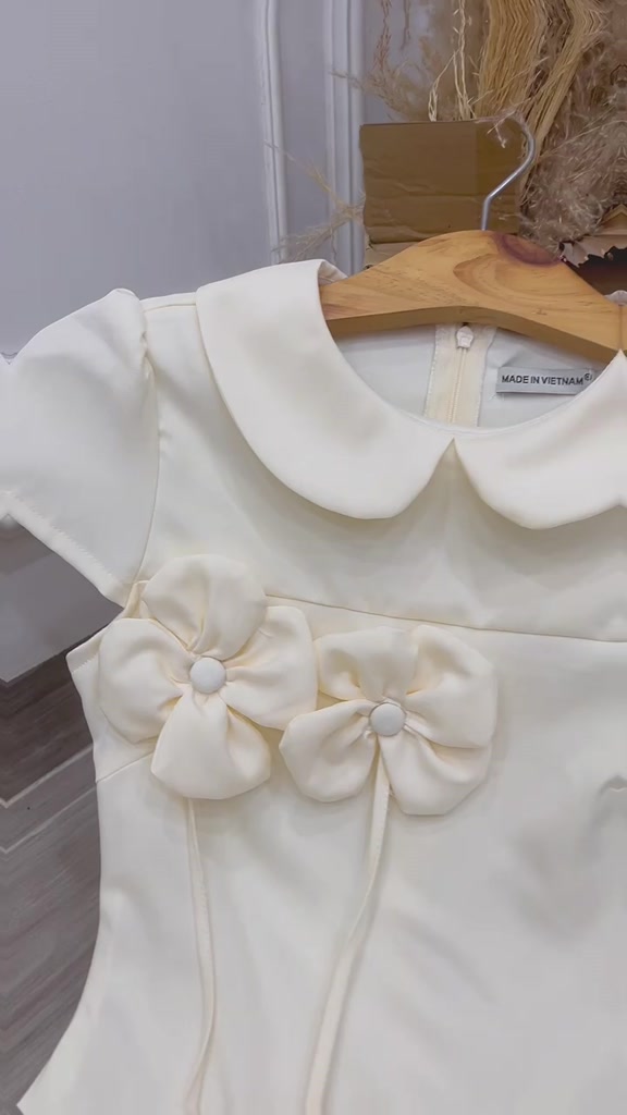 Đầm nữ dạo phố cổ sen tay bống đính kết hoa 3D siêu xinh Lanie Dress | BigBuy360 - bigbuy360.vn