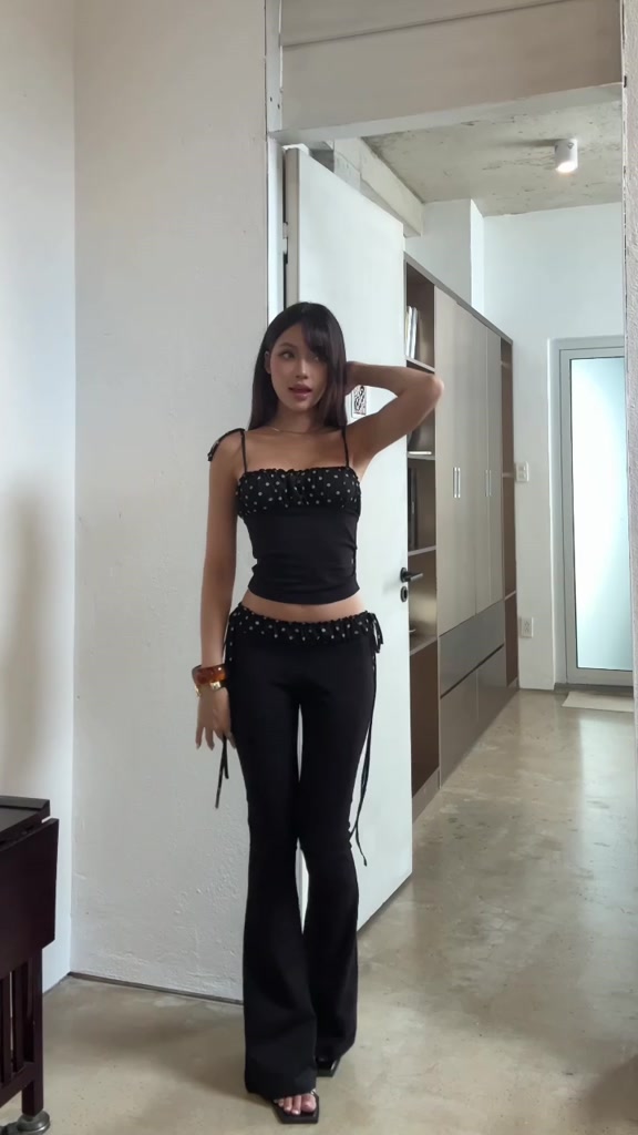 Áo 2 dây chấm bi ôm body tôn dáng YUCI - 𝐊𝐈𝐋𝐋 𝐒𝐘𝐒𝐓𝐄𝐌 | BigBuy360 - bigbuy360.vn
