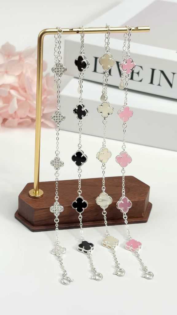 Lắc tay bạc nữ TLEE năm charm hoa cỏ bốn lá đơn sắc sang trọng đá 8mm TLEE JEWELRY LT0475 | BigBuy360 - bigbuy360.vn