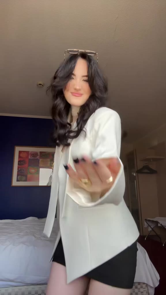 ÁO BLAZER NỮ KIỂU DÁNG ĐỘC ĐÁO – THANH LỊCH & THỜI THƯỢNG | BigBuy360 - bigbuy360.vn