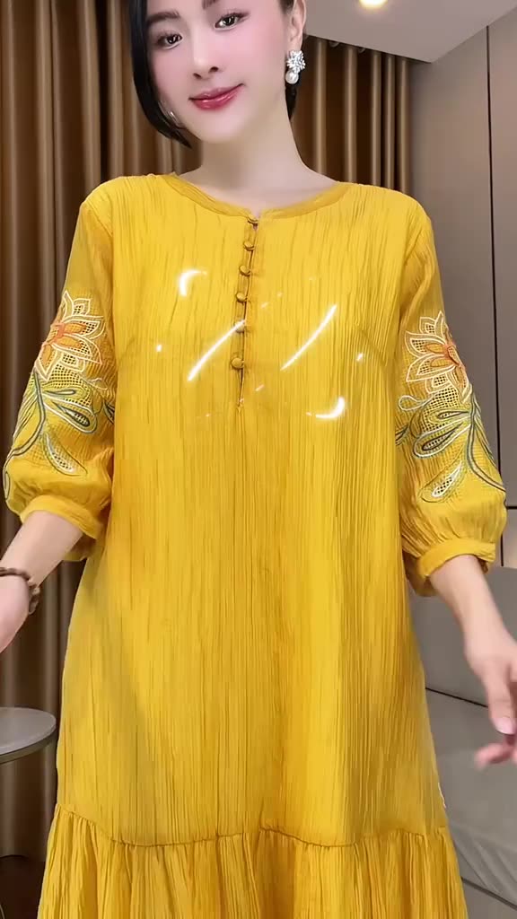 M COLLECTION | Váy Đầm Maxi Đuôi Cá Nữ Trung Niên Tặng Mẹ Cài Nút Thun Xốp Thêu Hoa Tay Lỡ D12778 | BigBuy360 - bigbuy360.vn